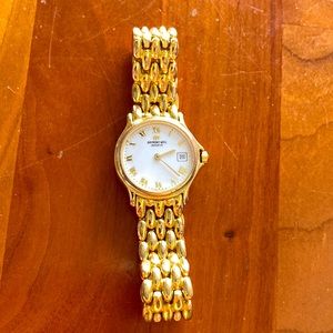 Vintage Raymond Weil Geneva Watch. I’m good condition for its age.